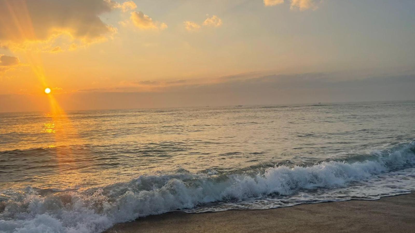 Barefootbay - Villa With Private Beach Access 钦奈 外观 照片