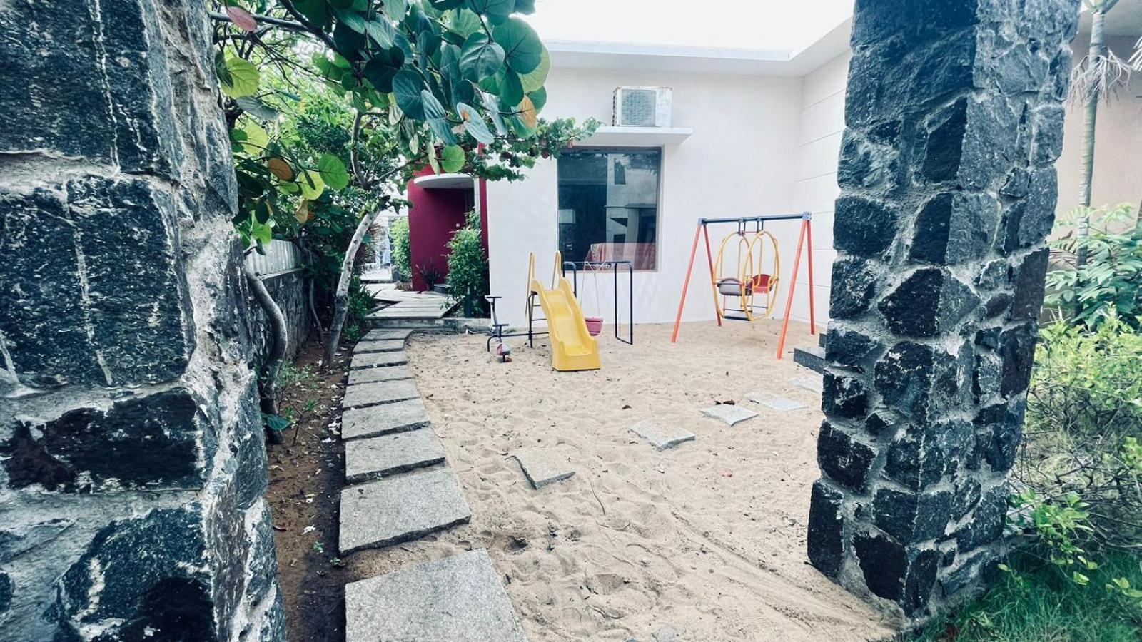 Barefootbay - Villa With Private Beach Access 钦奈 外观 照片